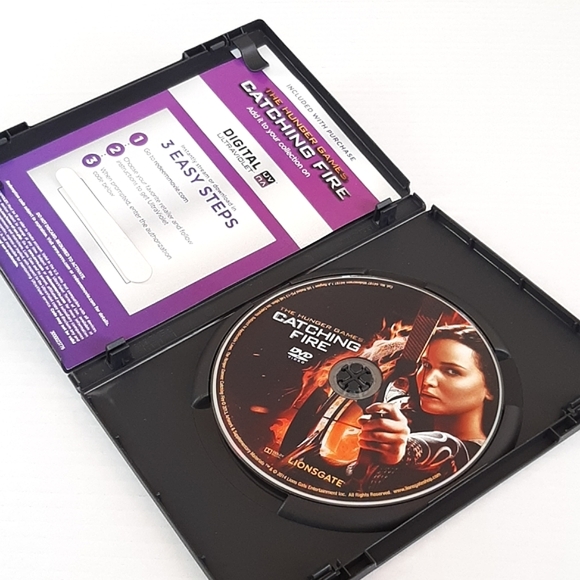 The Hunger Games & Catching Fire DVD Movie Bundle with Exclusive Bonus Features - Picture 9 of 15